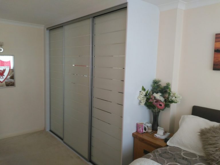 IMG_20160916_102543.jpg bedroom door 2