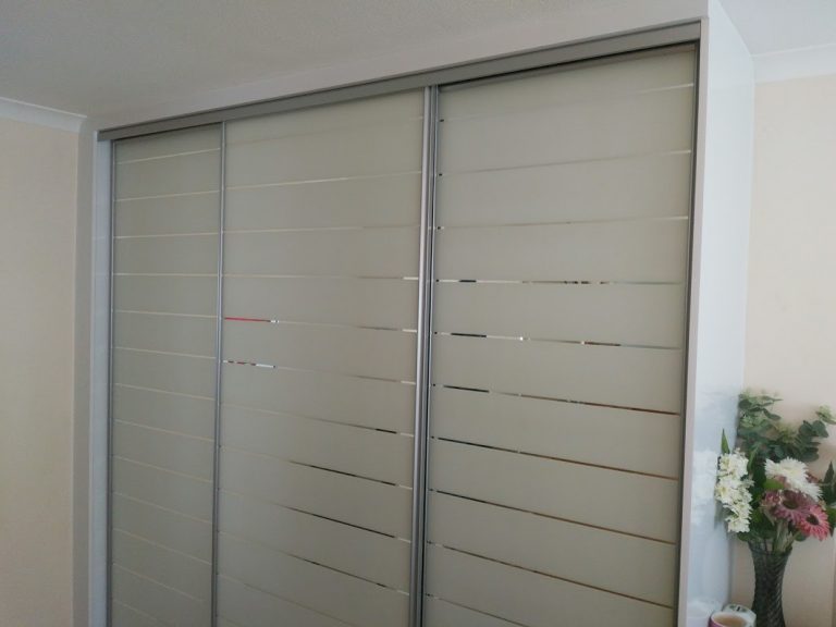 IMG_20160916_102557.jpg bedroom door 1