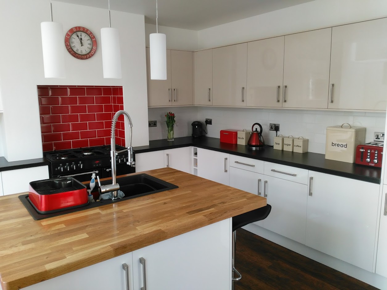 IMG_20170429_115523.jpg kitchen paignton 2