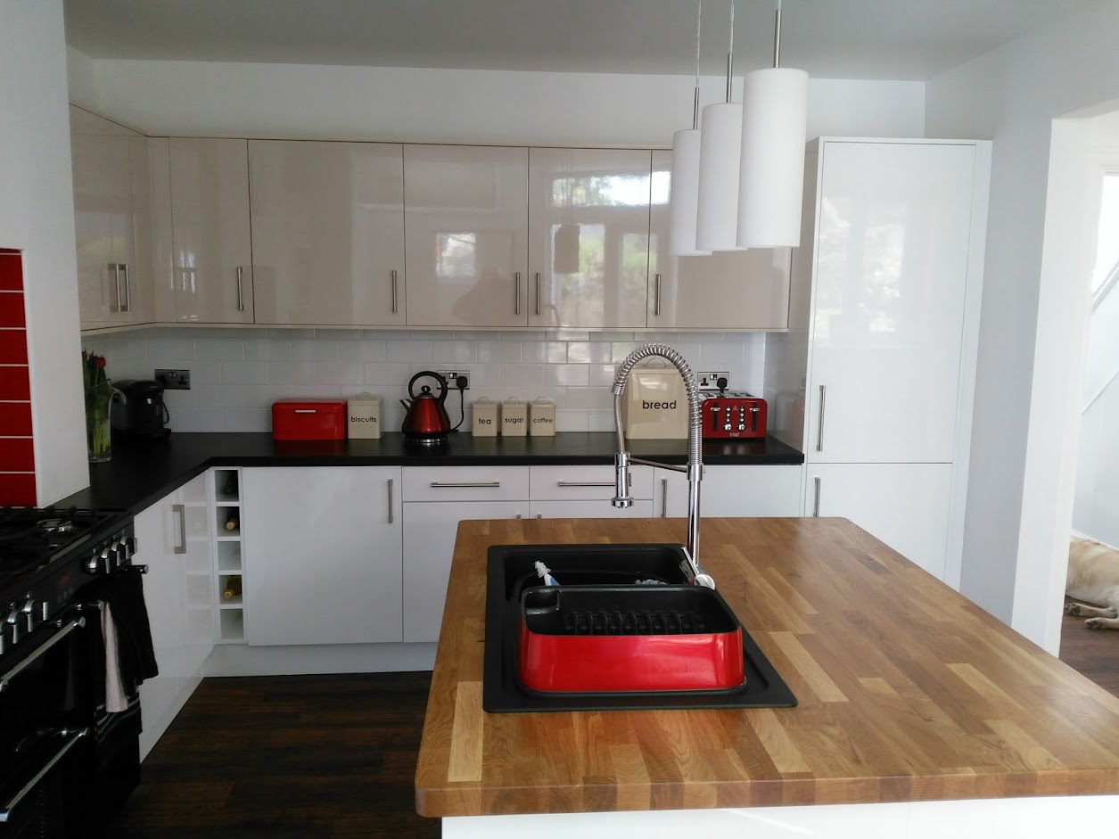 IMG_20170429_115535.jpg kitchen paignton 2